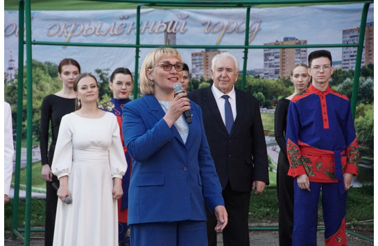 Поем всем двором