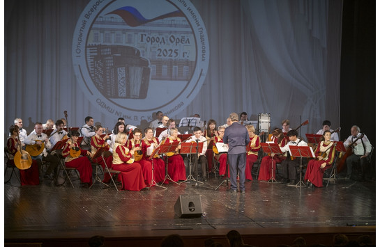 Выступление Муниципального оркестра русских народных инструментов