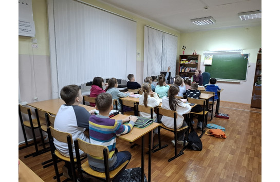 Литературный час «Всё на земле от материнских рук»