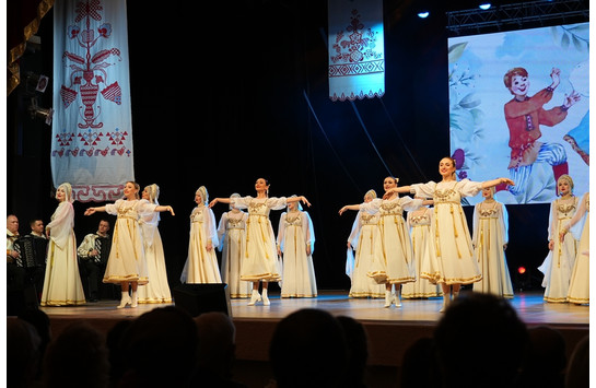 Играй, гармонь!