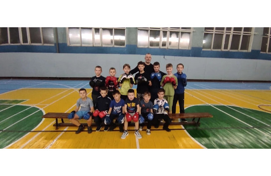 «Вперёд, мальчишки!»