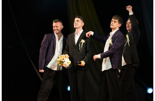 «Я — Женщина!»: яркие номера от артистов эстрадного ансамбля