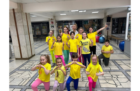 Интерактивная зарядка от фитнес-клуба «Пластилин»