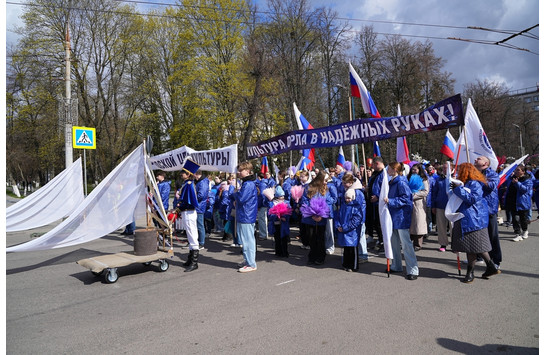 Первомайское шествие коллективов
