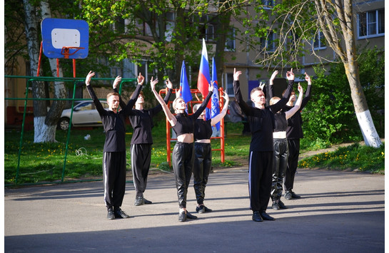 Поём всем двором