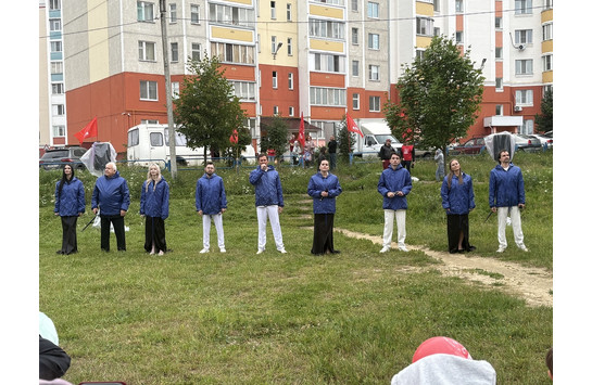 Поём двором