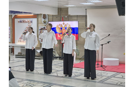 «Один флаг — одна Россия!»: праздник единства и патриотизма в МБУК «ОГЦК»!